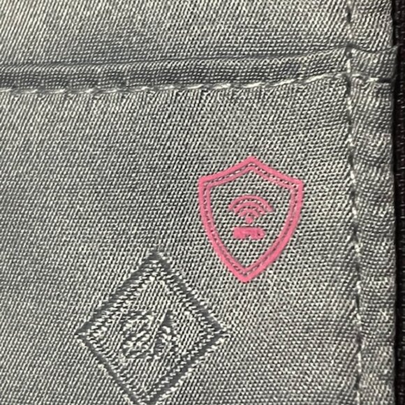 Vera Bradley Wristlet Wallet with Strap – Floral Quilted Pattern, Fits iPhone - Picture 6 of 6